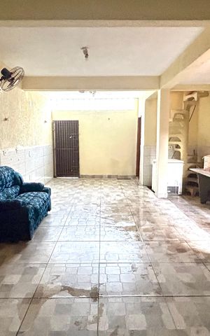 Casa à venda com 211m², 4 quartos e 2 vagas Casa à venda com 211m², 4 quartos e 2 vagasSalão