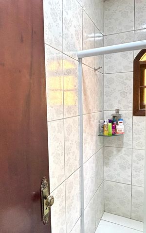Casa à venda com 211m², 4 quartos e 2 vagas Casa à venda com 211m², 4 quartos e 2 vagasBanheiro 2