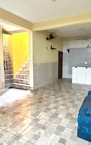 Casa à venda com 211m², 4 quartos e 2 vagas Casa à venda com 211m², 4 quartos e 2 vagasSalão