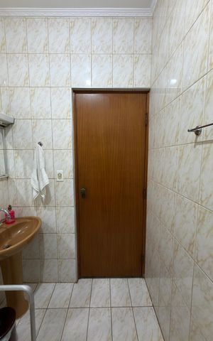 Casa à venda com 220m², 3 quartos e 2 vagas Casa à venda com 220m², 3 quartos e 2 vagasBanheiro Social 2