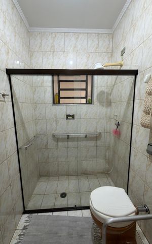 Casa à venda com 220m², 3 quartos e 2 vagas Casa à venda com 220m², 3 quartos e 2 vagasBanheiro Social 2