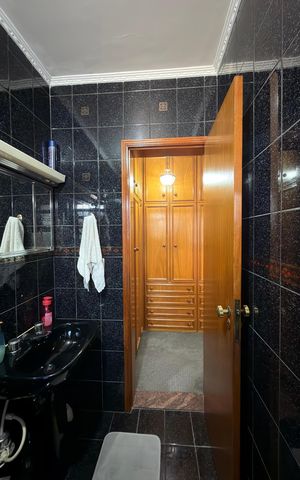Casa à venda com 220m², 3 quartos e 2 vagas Casa à venda com 220m², 3 quartos e 2 vagasQuarto 1 - Suíte Banheiro