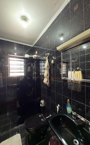 Casa à venda com 220m², 3 quartos e 2 vagas Casa à venda com 220m², 3 quartos e 2 vagasQuarto 1 - Suíte Banheiro