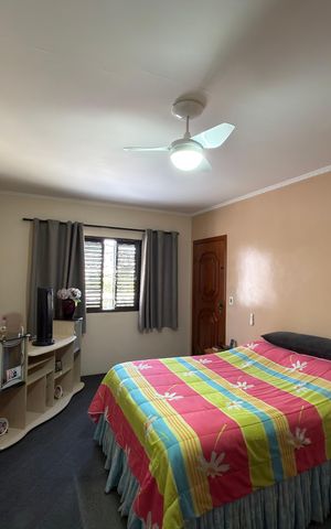 Casa à venda com 220m², 3 quartos e 2 vagas Casa à venda com 220m², 3 quartos e 2 vagasQuarto 1 - Suíte