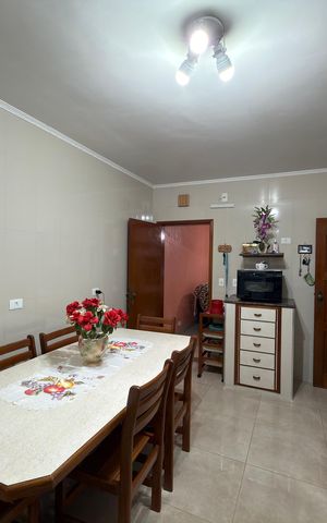 Casa à venda com 220m², 3 quartos e 2 vagas Casa à venda com 220m², 3 quartos e 2 vagasCozinha