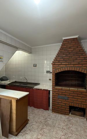 Casa à venda com 220m², 3 quartos e 2 vagas Casa à venda com 220m², 3 quartos e 2 vagasEspaço Gourmet