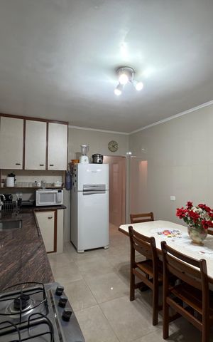 Casa à venda com 220m², 3 quartos e 2 vagas Casa à venda com 220m², 3 quartos e 2 vagasCozinha