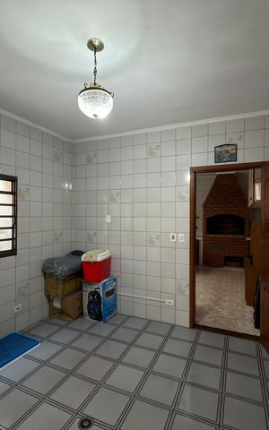 Casa à venda com 220m², 3 quartos e 2 vagas Casa à venda com 220m², 3 quartos e 2 vagasEspaço Gourmet