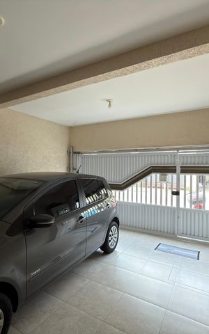 Casa à venda com 220m², 3 quartos e 2 vagas Casa à venda com 220m², 3 quartos e 2 vagasGaragem