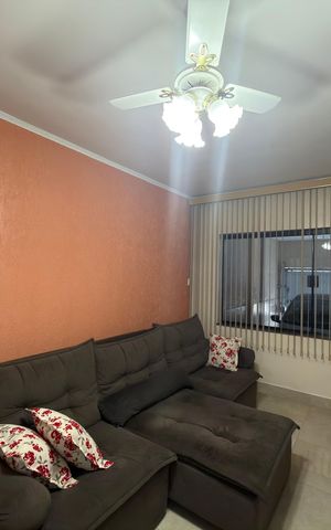 Casa à venda com 220m², 3 quartos e 2 vagas Casa à venda com 220m², 3 quartos e 2 vagasSala