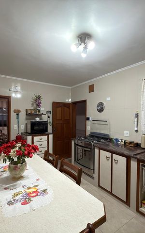 Casa à venda com 220m², 3 quartos e 2 vagas Casa à venda com 220m², 3 quartos e 2 vagasCozinha