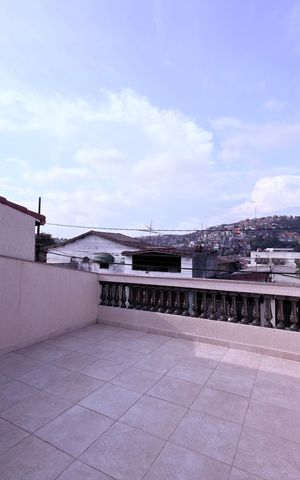 Casa à venda com 220m², 3 quartos e 2 vagas Casa à venda com 220m², 3 quartos e 2 vagasVaranda