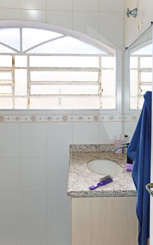 Casa à venda com 168m², 3 quartos e 3 vagasBanheiro 1