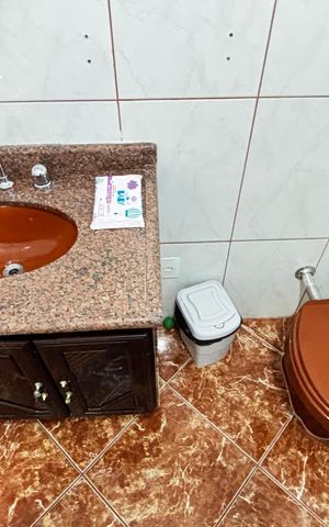 Casa à venda com 180m², 3 quartos e 2 vagas Casa à venda com 180m², 3 quartos e 2 vagasBanheiro