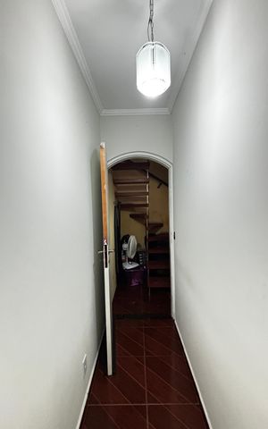 Casa à venda com 180m², 3 quartos e 2 vagas Casa à venda com 180m², 3 quartos e 2 vagasCorredor