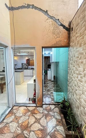 Casa à venda com 180m², 3 quartos e 2 vagas Casa à venda com 180m², 3 quartos e 2 vagasJardim de Inverno