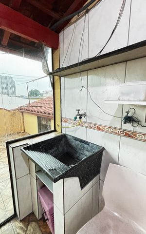 Casa à venda com 180m², 3 quartos e 2 vagas Casa à venda com 180m², 3 quartos e 2 vagasÁrea de Serviço