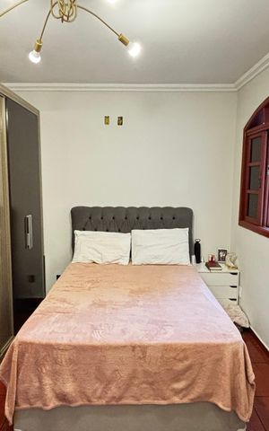 Casa à venda com 180m², 3 quartos e 2 vagas Casa à venda com 180m², 3 quartos e 2 vagasQuarto 1