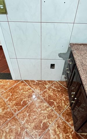 Casa à venda com 180m², 3 quartos e 2 vagas Casa à venda com 180m², 3 quartos e 2 vagasBanheiro
