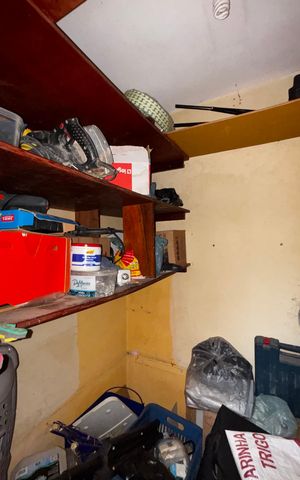 Casa à venda com 180m², 3 quartos e 2 vagas Casa à venda com 180m², 3 quartos e 2 vagasDespensa