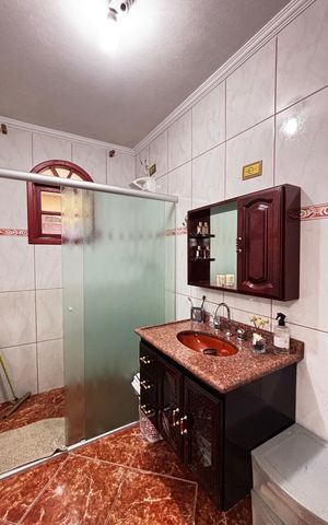 Casa à venda com 180m², 3 quartos e 2 vagas Casa à venda com 180m², 3 quartos e 2 vagasBanheiro da Suíte