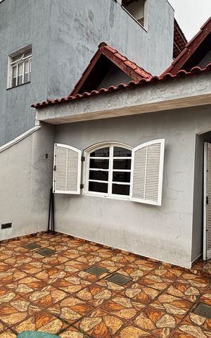 Casa à venda com 180m², 3 quartos e 2 vagas Casa à venda com 180m², 3 quartos e 2 vagasSuite Varanda