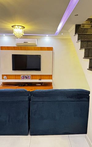Casa à venda com 180m², 3 quartos e 2 vagas Casa à venda com 180m², 3 quartos e 2 vagasSala