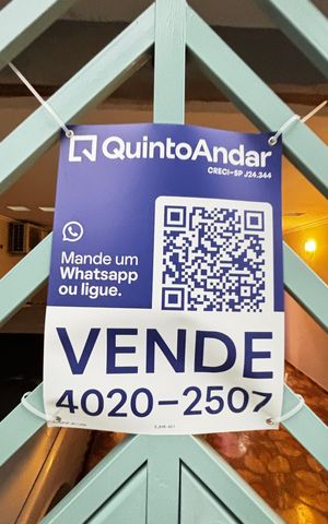 Casa à venda com 180m², 3 quartos e 2 vagas Casa à venda com 180m², 3 quartos e 2 vagasFachada