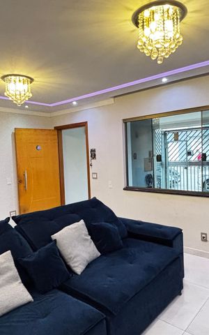 Casa à venda com 180m², 3 quartos e 2 vagas Casa à venda com 180m², 3 quartos e 2 vagasSala