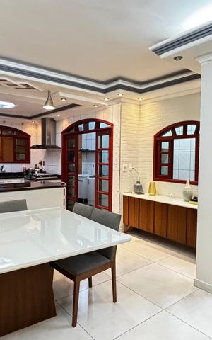 Casa à venda com 180m², 3 quartos e 2 vagas Casa à venda com 180m², 3 quartos e 2 vagasCozinha - Sala de Jantar