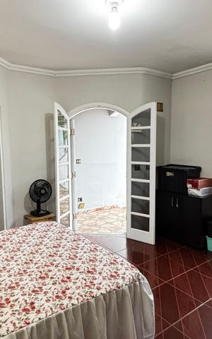 Casa à venda com 180m², 3 quartos e 2 vagas Casa à venda com 180m², 3 quartos e 2 vagasSuite