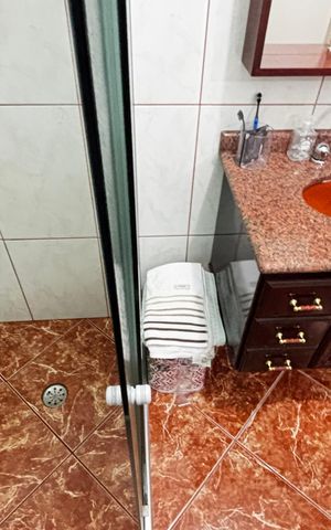Casa à venda com 180m², 3 quartos e 2 vagas Casa à venda com 180m², 3 quartos e 2 vagasBanheiro da Suíte