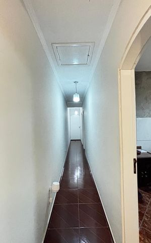 Casa à venda com 180m², 3 quartos e 2 vagas Casa à venda com 180m², 3 quartos e 2 vagasCorredor