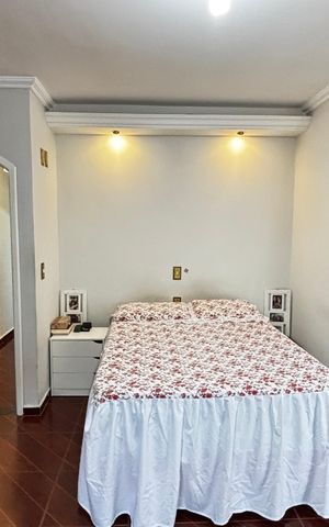 Casa à venda com 180m², 3 quartos e 2 vagas Casa à venda com 180m², 3 quartos e 2 vagasSuite