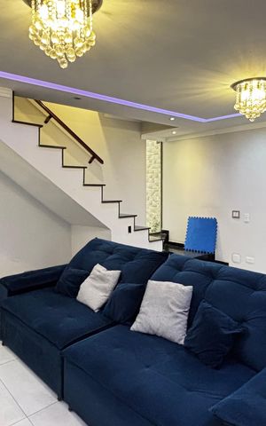 Casa à venda com 180m², 3 quartos e 2 vagas Casa à venda com 180m², 3 quartos e 2 vagasSala