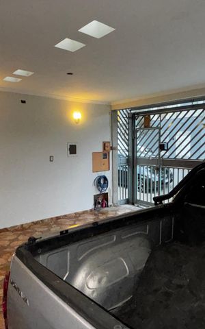 Casa à venda com 180m², 3 quartos e 2 vagas Casa à venda com 180m², 3 quartos e 2 vagasGaragem