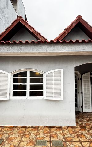 Casa à venda com 180m², 3 quartos e 2 vagas Casa à venda com 180m², 3 quartos e 2 vagasSuite Varanda