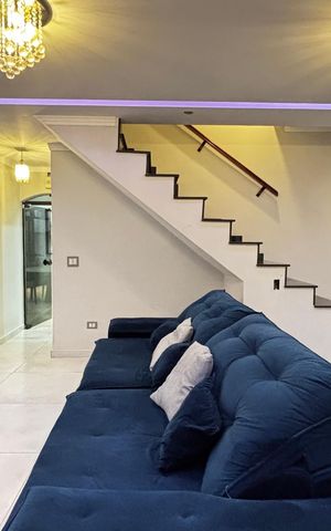 Casa à venda com 180m², 3 quartos e 2 vagas Casa à venda com 180m², 3 quartos e 2 vagasSala