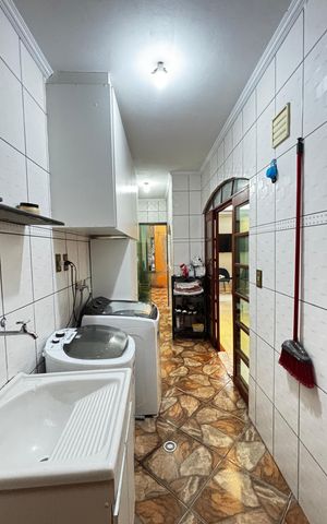 Casa à venda com 180m², 3 quartos e 2 vagas Casa à venda com 180m², 3 quartos e 2 vagasÁrea de Serviço