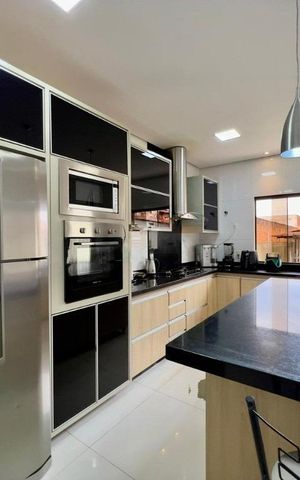 Casa de condomínio à venda com 400m², 4 quartos e 4 vagas