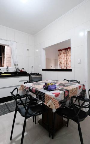 Casa à venda com 309m², 4 quartos e 4 vagasCozinha e Área de Serviço