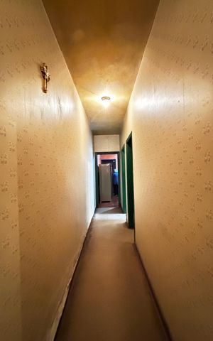 Casa à venda com 300m², 2 quartos e 3 vagas Casa à venda com 300m², 2 quartos e 3 vagasCorredor