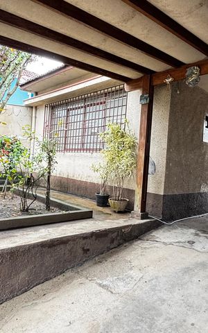 Casa à venda com 300m², 2 quartos e 3 vagas Casa à venda com 300m², 2 quartos e 3 vagasGaragem