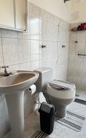 Casa à venda com 300m², 2 quartos e 3 vagas Casa à venda com 300m², 2 quartos e 3 vagasBanheiro