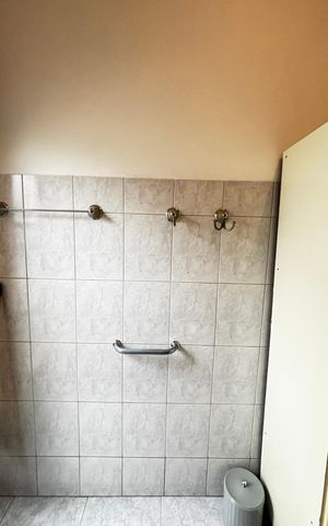 Casa à venda com 300m², 2 quartos e 3 vagas Casa à venda com 300m², 2 quartos e 3 vagasBanheiro