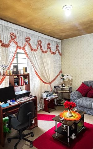 Casa à venda com 300m², 2 quartos e 3 vagas Casa à venda com 300m², 2 quartos e 3 vagasSala