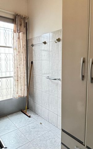 Casa à venda com 300m², 2 quartos e 3 vagas Casa à venda com 300m², 2 quartos e 3 vagasBanheiro