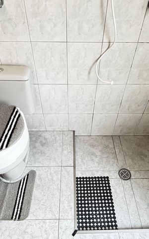 Casa à venda com 300m², 2 quartos e 3 vagas Casa à venda com 300m², 2 quartos e 3 vagasBanheiro