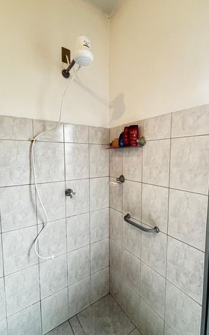 Casa à venda com 300m², 2 quartos e 3 vagas Casa à venda com 300m², 2 quartos e 3 vagasBanheiro