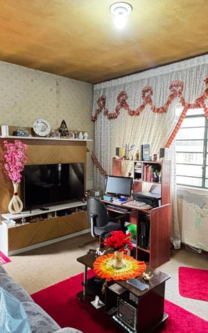 Casa à venda com 300m², 2 quartos e 3 vagas Casa à venda com 300m², 2 quartos e 3 vagasSala